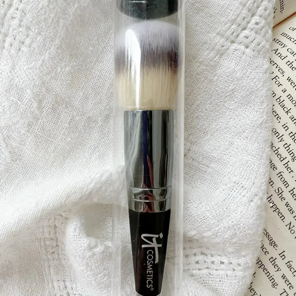 IT Cosmetics Heavenly Luxe Complexion Perfection Makeup Brush #7 NEW Sealed